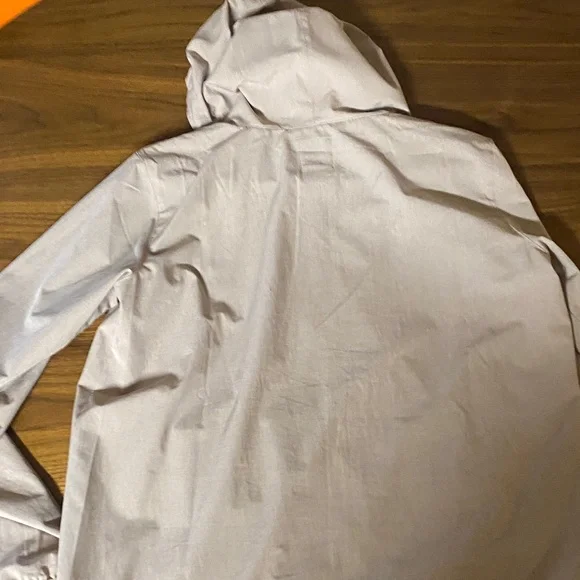 Vuori Women's Light Pink Hooded Rain Jacket - Picture 5 of 5